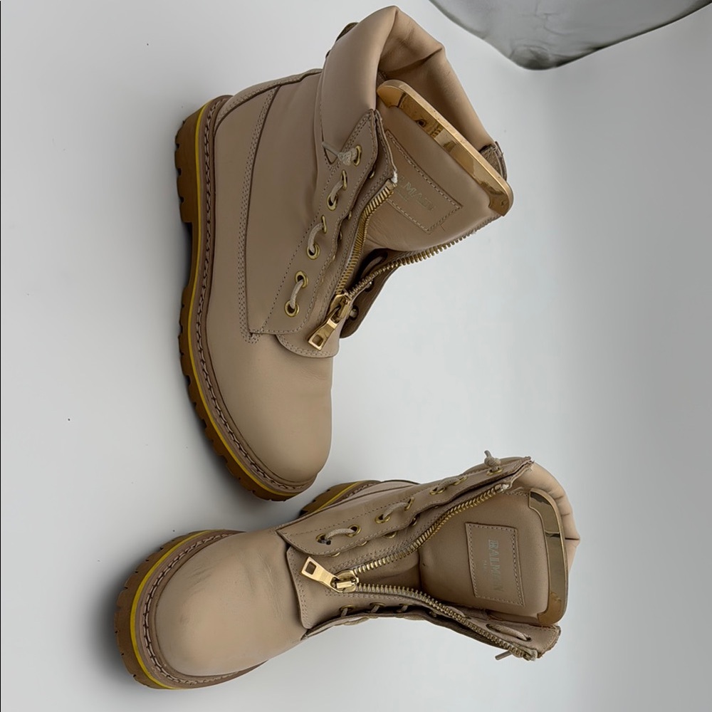 Balmain Paris Women's Tan Ankle Boots